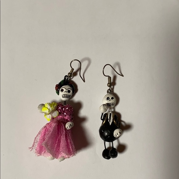 Earrings - Picture 1 of 2